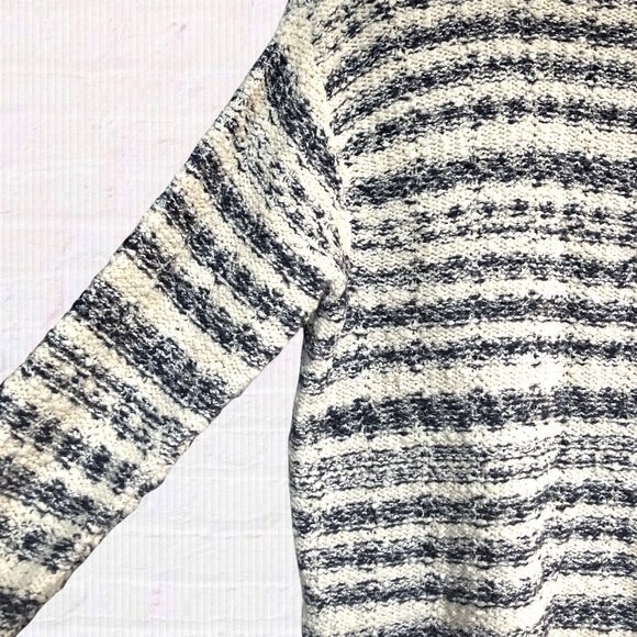 J. Jill Sweater Womens Large Gray Cream Striped Boucle 3D Knit Scoop Neck - Picture 4 of 11